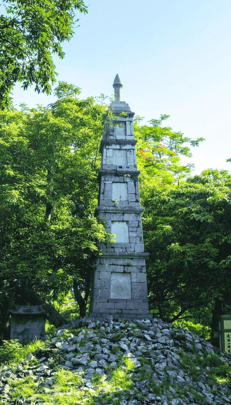 La tour de la Plume (But Thap)