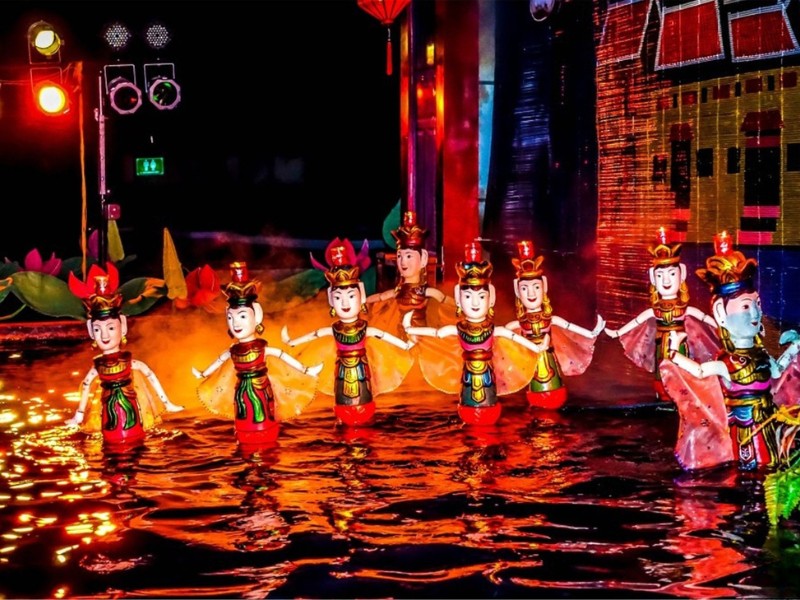 Spectacle de marionnettes sur l'eau
