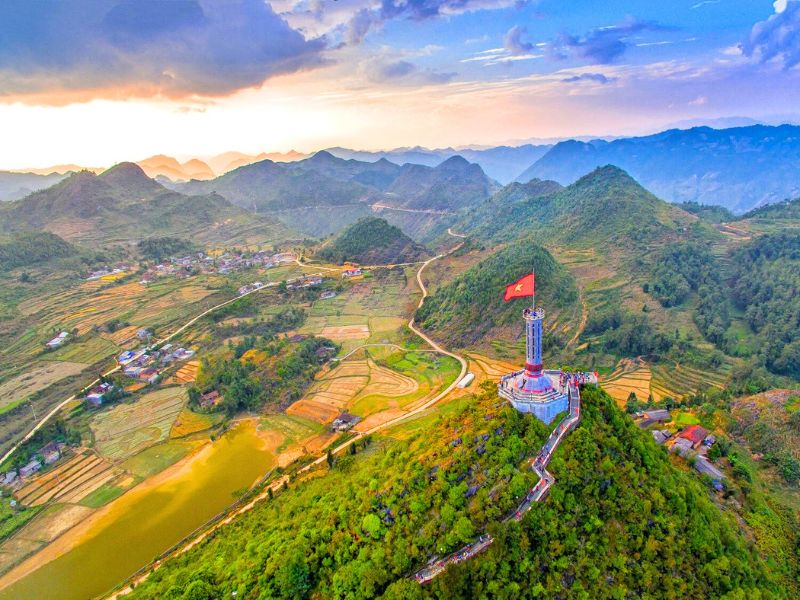 La tour du drapeau de Lung Cu activités à Ha Giang