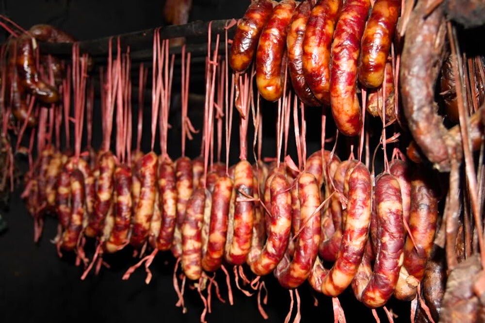 Lap xuong gac bêp (Saucisse fumée à la montagnarde)