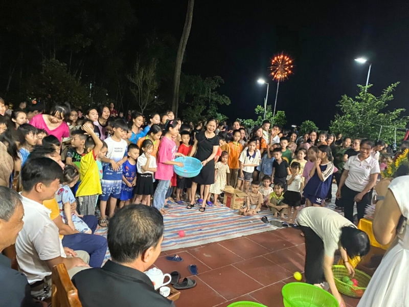 Les enfants sont enthousiastes à participer aux jeux du programme