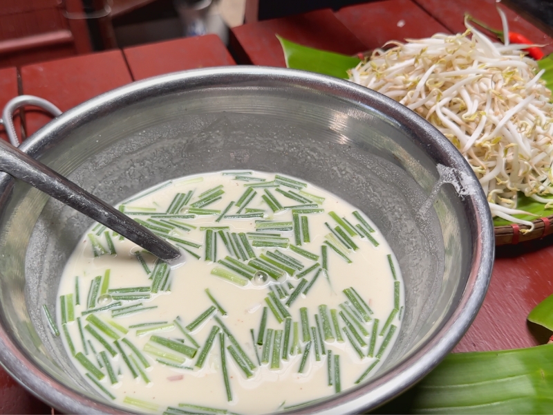 Ajoutez un peu de ciboulette hachée à la pâte pour rehausser la saveur