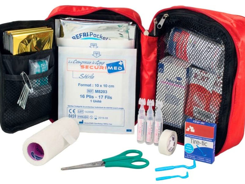 Trousse à pharmacie valise pour un voyage au Vietnam