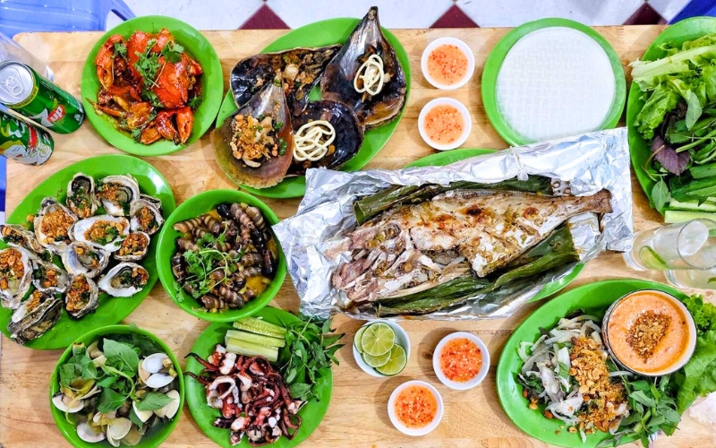 Fruits de mer de Quang Binh frais, pêchés du jour et prêts à être dégustés dans une ambiance authentique