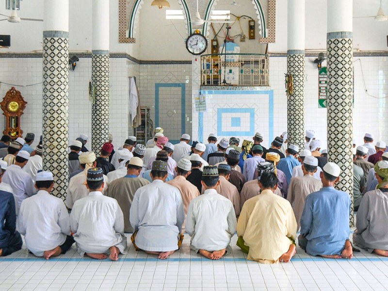 Fidèles chams musulmans d’An Giang en prière durant le Ramadan