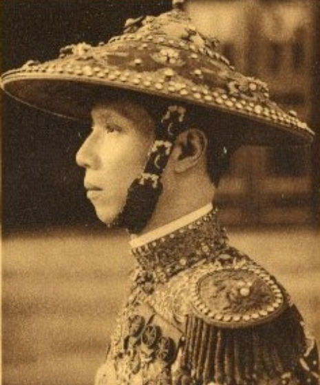 Gli Imperatori di Hué : Eredità della Dinastia Nguyễn (1802–1945)