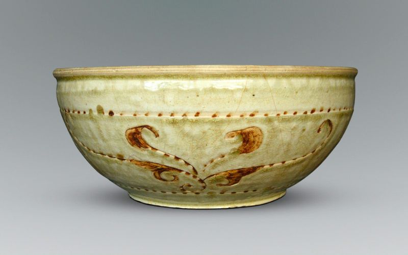 Pièce de céramique vietnamienne datant de la dynastie des Lý, période marquée par l’essor de l’art céramique au Vietnam